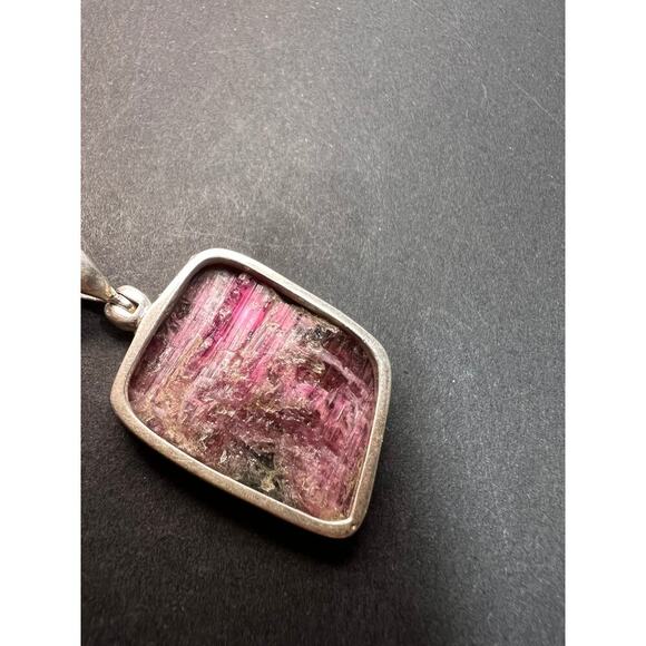 NEW Pink/ bi colored half rough tourmaline pendant in sterling silver 3.95 grams - Picture 6 of 11